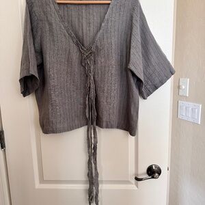 KRISTA LARSON 100% LINEN V-NECK TOP WITH TIES AND SHELL CLASP OSFM